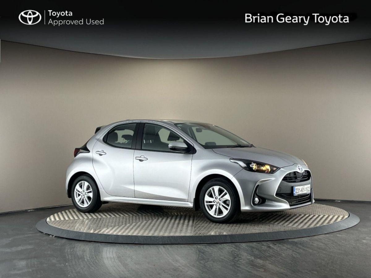 2023 Toyota Yaris Luna